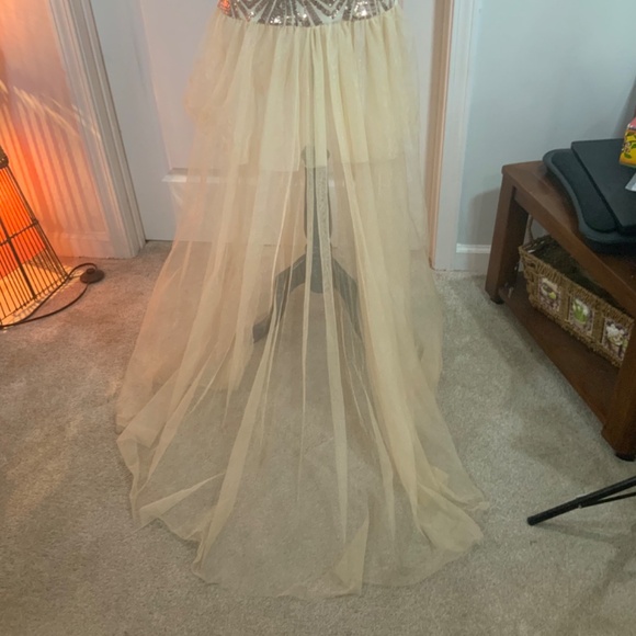 Champagne Sequin Mermaid Hem Evening Formal Gown Size Large - Picture 10 of 12